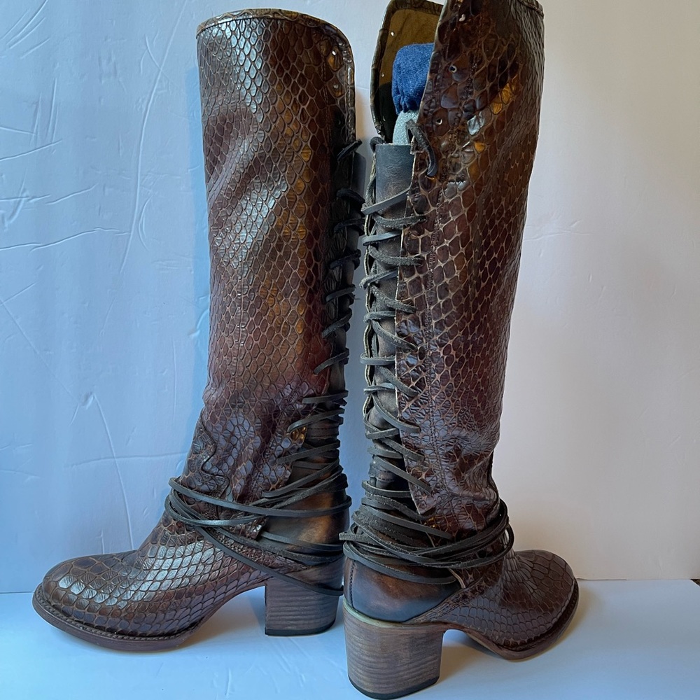 FreeBird by Steve Madden Brown Snake Print Coal (Women’s 10) Limited Edition